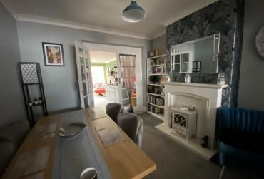 3 bedroom semi-detached house to rent - Photo 4