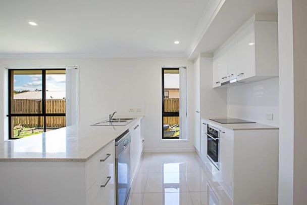 1/21 Azure Street, Rosewood QLD 4340 - House For Rent - $500 | Domain - Photo 1