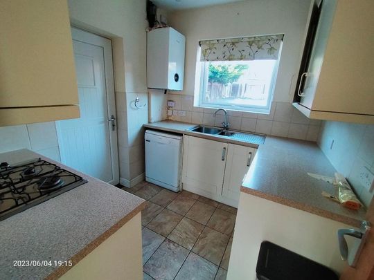 3 bedroom semi-detached house to rent - Photo 1