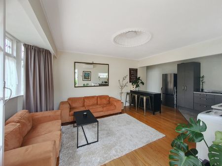 GLEN EDEN/KELSTON - 2 Bedroom Modernised home - Photo 5