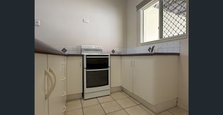 2 BEDROOM TOWNHOUSE IN CENTRAL LOCATION + TRANQUIL COURTYARD - Photo 2