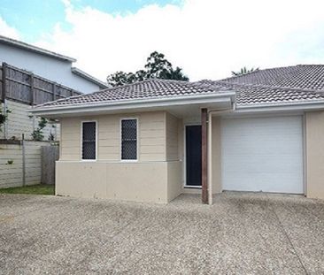 3 Bedroom Duplex in Quiet Street - Photo 2