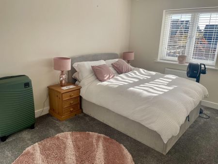 3 bedroom detached house to rent - Photo 2