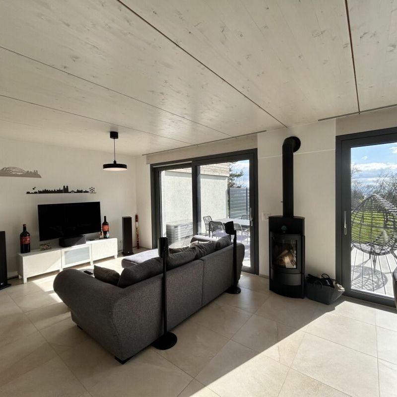 Twin villa with 5.5 rooms and generous volumes! - Photo 1