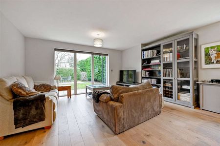 A modern two bedroom apartment with garden - Photo 2