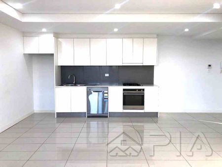 Rare two bedroom apartment +2 car spaces + top floor amazing view + huge balcony ideal for entertaining!!! - Photo 5