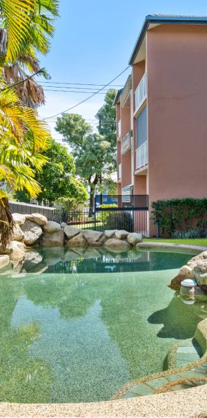 Top floor apartment with balcony in Parramatta Park - Photo 1