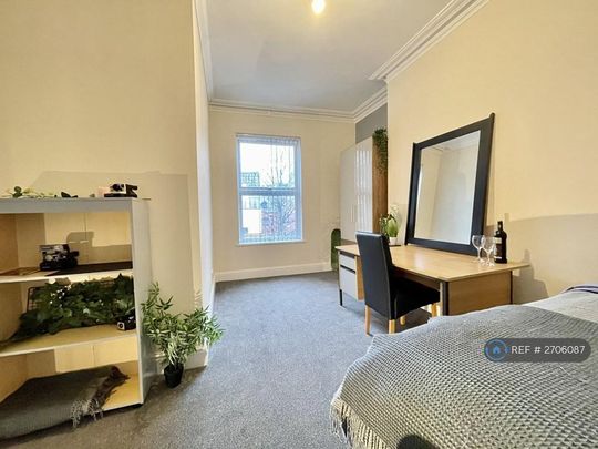 1 bedroom in a house share to rent - Photo 1