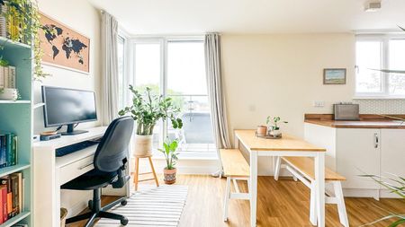 1 bedroom Flat To Let - Photo 3