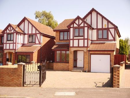 Blackchapel Close - Photo 2