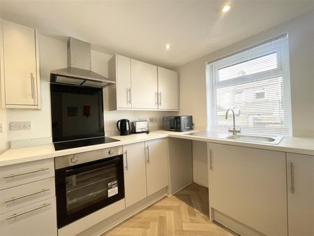 4 bed terraced house to rent in Albert Street, Accrington, BB5 - Photo 5