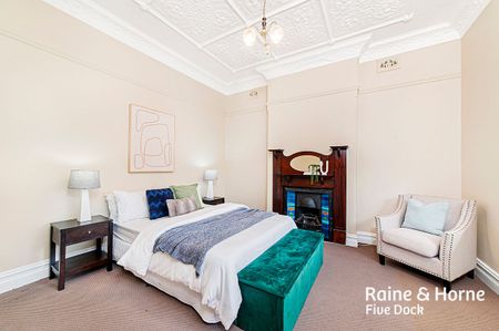 Superb 5 Bedroom Family Home | Extra Convenient Location - Photo 5