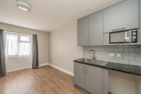 Studio to rent - Photo 2