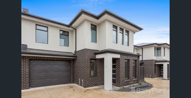 Modern Townhouse Living!! - Photo 1