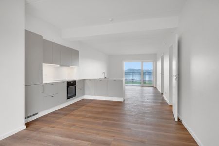 Lys 3-værelses lejlighed med altan og panoramaudsigt i Nørresundby - Foto 2