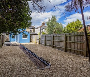2 bedroom end of terrace house to rent - Photo 4