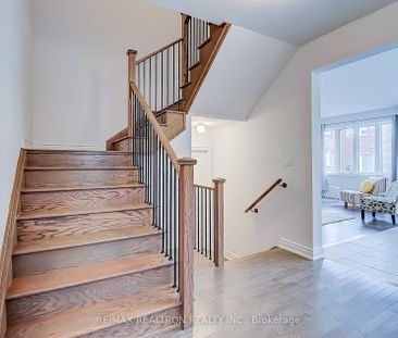 Detached Home For Lease | S8060160 - Photo 1