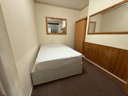 4 bedroom terraced house to rent - Photo 2