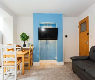 5 bedroom detached house to rent - Photo 2