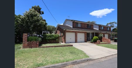 Great family home with a good size yard - Photo 4