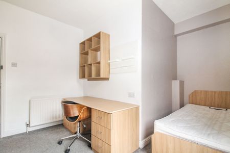 BILLS INCLUDED – Lumley Avenue, Burley, Leeds, LS4 - Photo 3