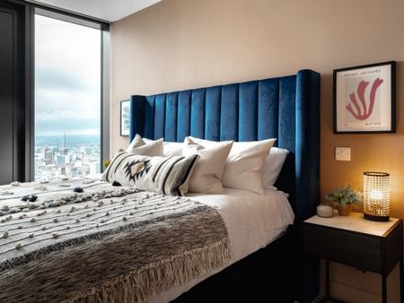 3 bedroom flat to rent - Photo 2