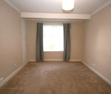 Torbreck Street, Bright 2 Bed Unfurnished Apartment, Craigton – Ava... - Photo 4