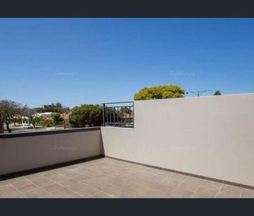 Studio Terrace Close to Everything! - Photo 6