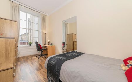 Granville Street - Photo 2