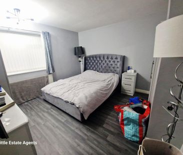 3 bedroom end of terrace house to rent - Photo 3