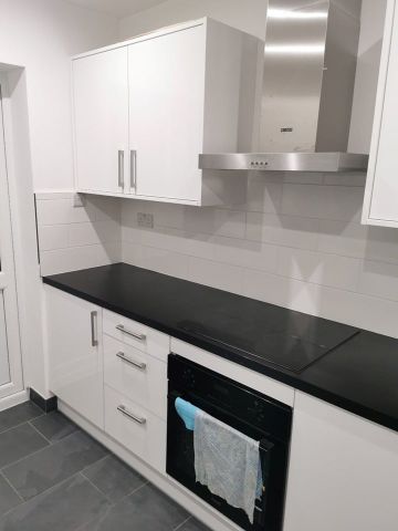 1 Bed Flat, Beddington, CR0 - Photo 2