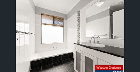 QUIET CUL DE SAC Location - 3 x 1 Close to Shops , Train & Transport Links - Photo 2