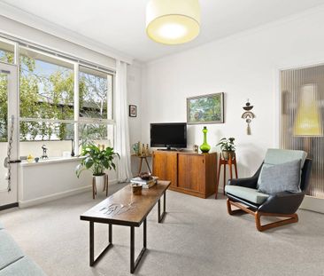 Bright Two Bedroom in Prime Position - Photo 1