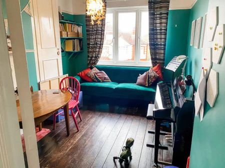 4 bedroom semi-detached house to rent - Photo 4