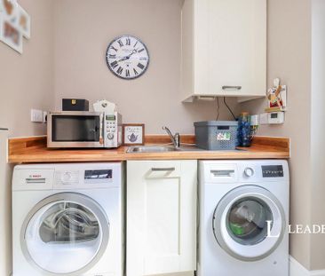 4 bedroom detached house to rent - Photo 2