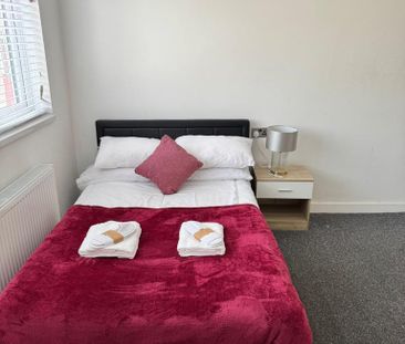 1 bedroom in a house share to rent - Photo 1
