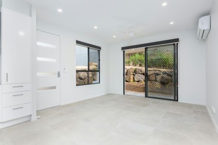 Modern Two Bedroom Duplex - Photo 3