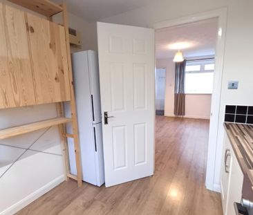 2 bed flat for rent in Maybury - Photo 2