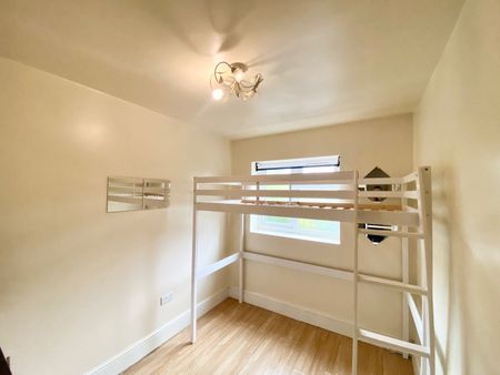 Studio Flat, Lydford Road, NW2 - Photo 2