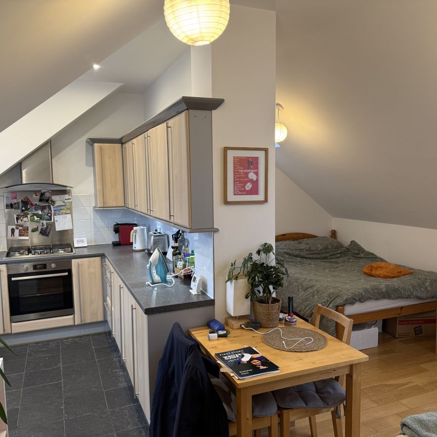 Woodside Grove, London - Photo 1