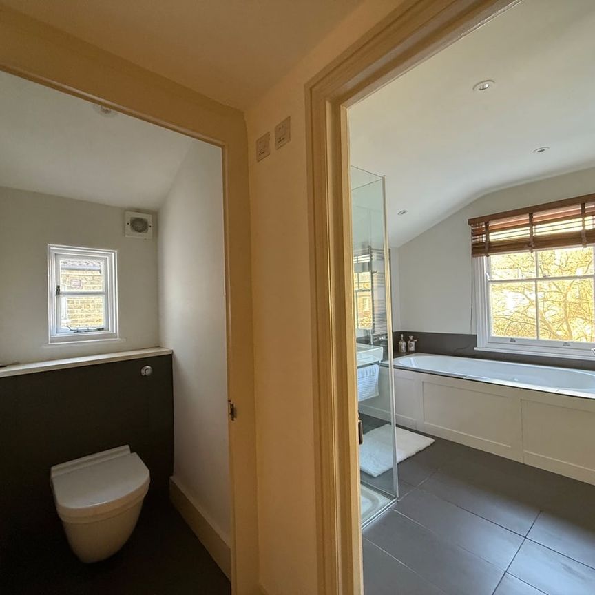 3 Bed Terraced House, Chivalry Road, SW11 - Photo 1