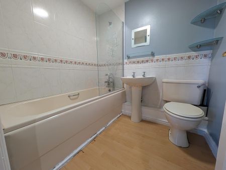2 bedroom ground floor flat to rent - Photo 4