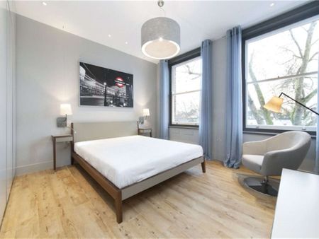 Immaculate two bedroom flat on Chiswick High Road. Modern throughout with furnishings. - Photo 5