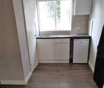 Studio Flat, Boundfield Road, SE6 - Photo 3