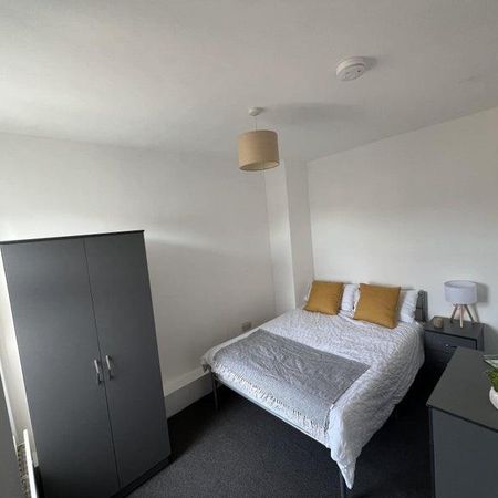 1 bedroom in a house share to rent - Photo 3