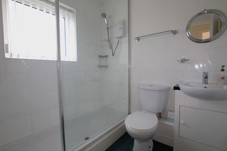 2 bedroom semi-detached house to rent - Photo 5