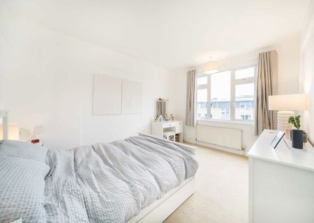 Balham High Road, SW17 7AH, London - Photo 2