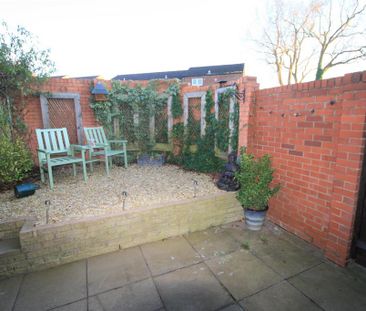 2 bedroom end of terrace house to rent - Photo 6