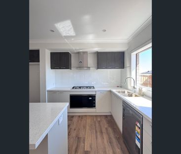 62 Shelterbelt Avenue, Weir Views, Vic 3338 - Photo 6