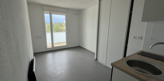 Nîmes - studio 18m2 terrasse + parking - Photo 2